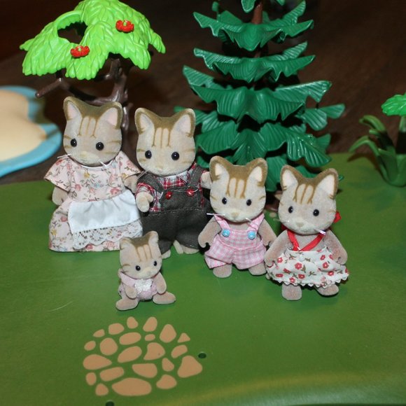 Calico Critters Sylvanian Families Sandy Rumpus Tabby Cat Family Set Of 7 - Picture 4 of 7